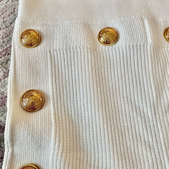Balmain gold button white viscose mini shorts size 36F in very good condition - Picture 3 of 5
